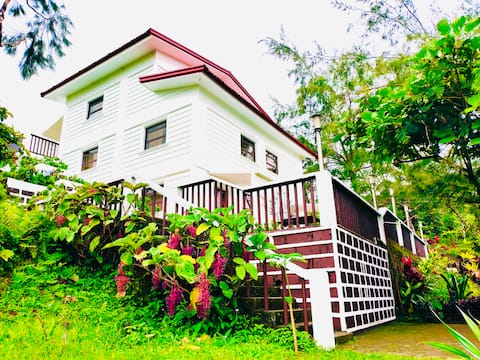 Carmelita's Garden Laguna - Nature Home for Rent