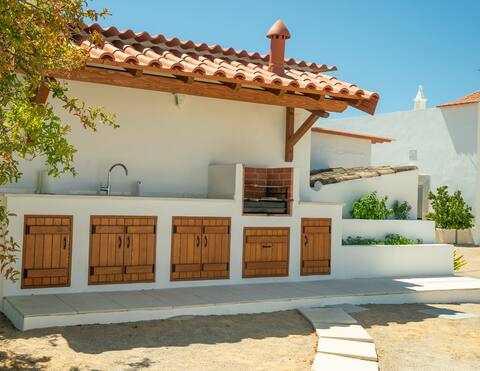 Country cottage 10min from Faro & the Beach