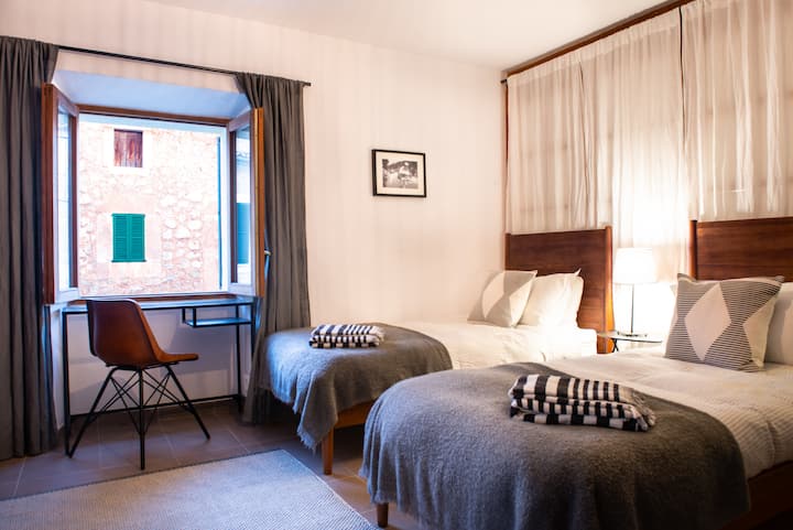 Tom Simpson bedroom in winter