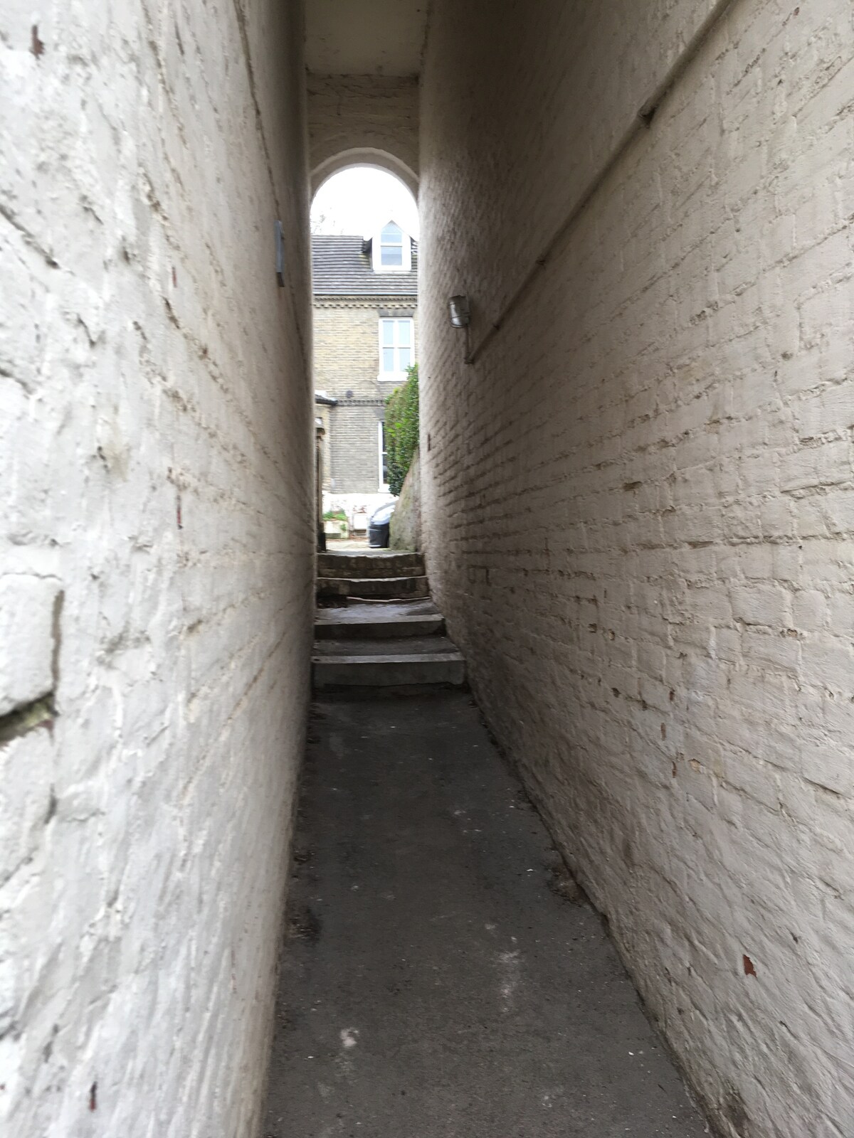 Self-contained, private entrance, near city centre
