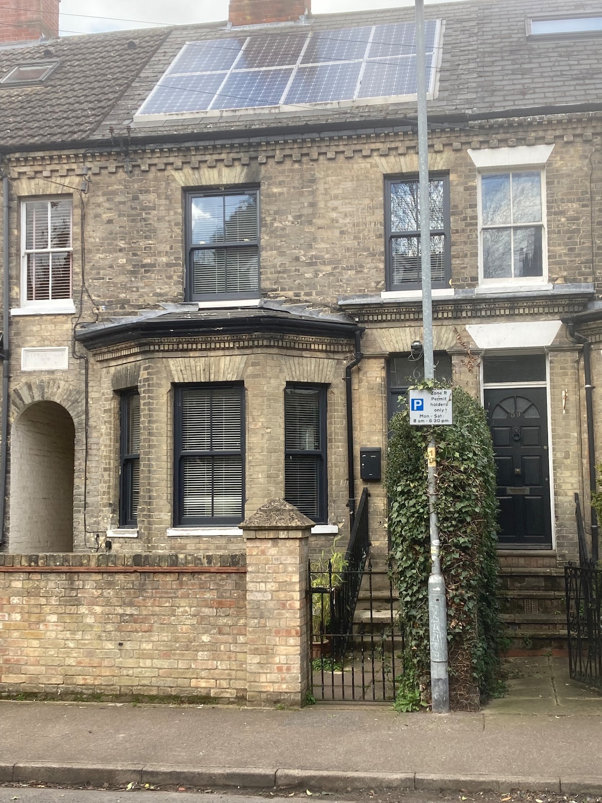 Self-contained, private entrance, near city centre