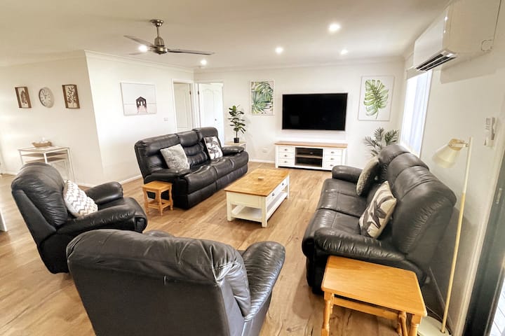 Absolute Waterfront Island Oasis - MacLeay Island