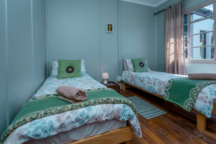 Jedna z dvoch jednolôžkových izieb