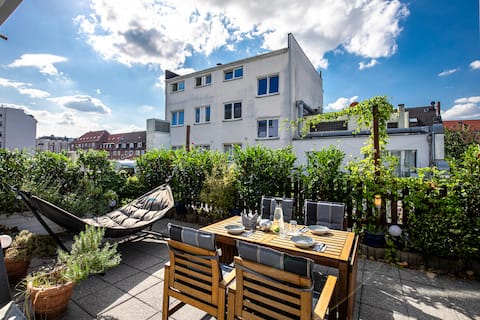 Erfolgreiche Airbnb-Immobilie: On top of St Georg, 2BR, Very Central, Terrace in St. Georg