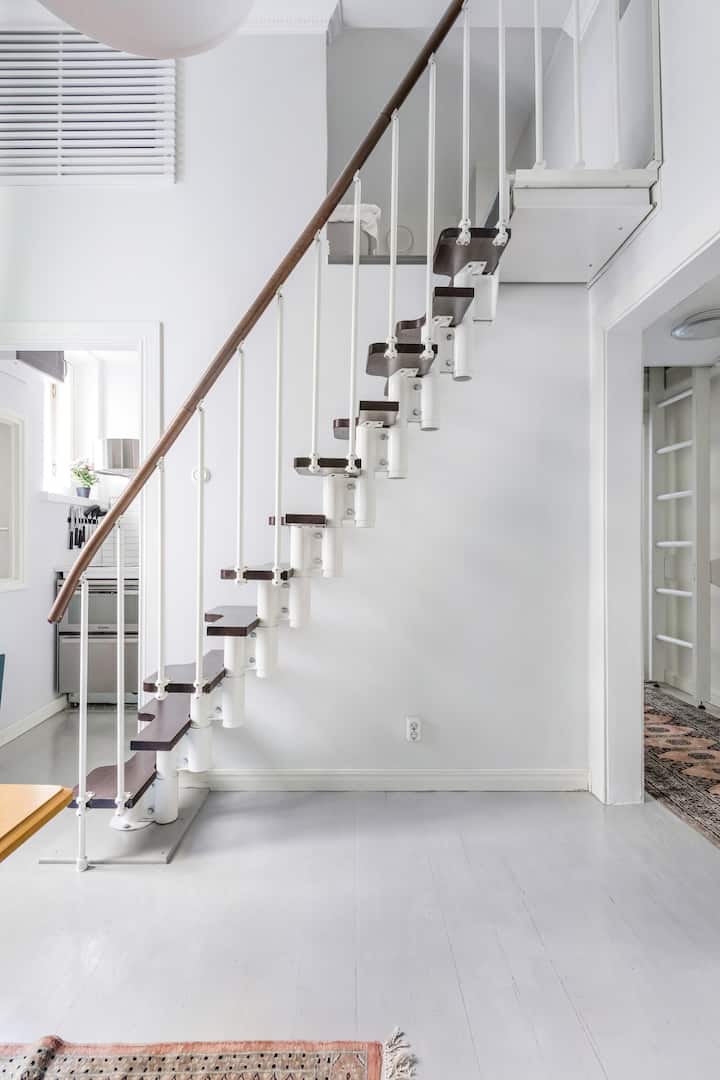 Vidljiva su oba ulaza u potkrovlje. Druga je s desne strane, u hodniku.