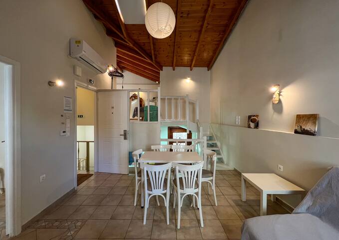 (3B) Central 2 bedroom Apt.with gallery in Psirri!