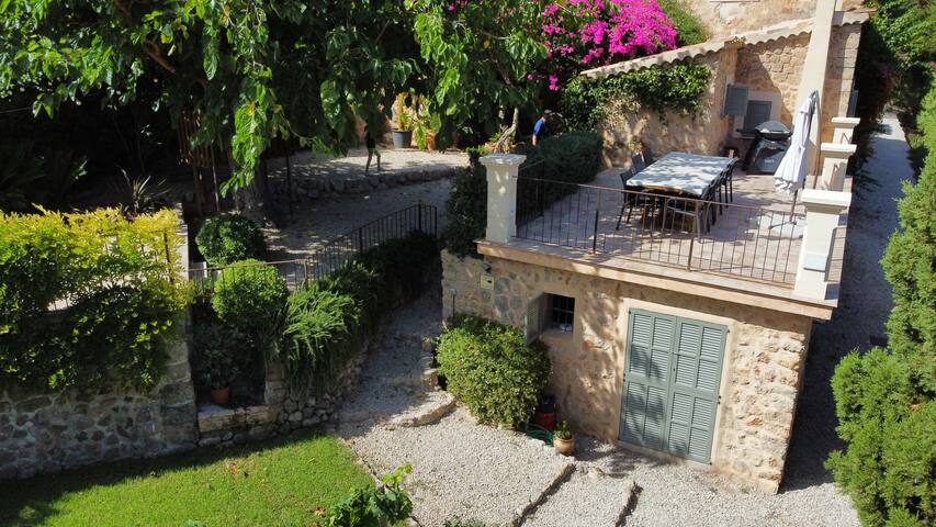 18th century country house 5BD + pool gallery image 4