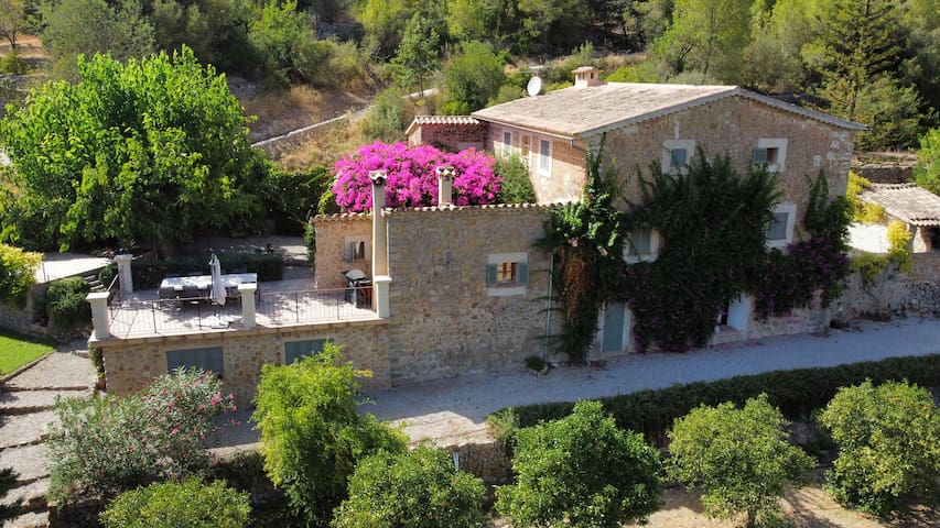 18th century country house 5BD + pool