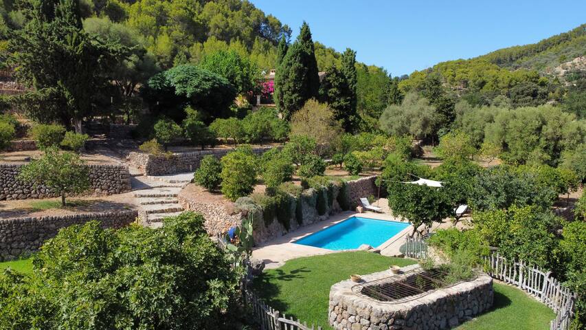 18th century country house 5BD + pool gallery image 2