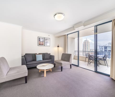 Popular Airbnb listing: Stylish 2 Bed 2 Bath moments from Pitt Street Mall in Haymarket