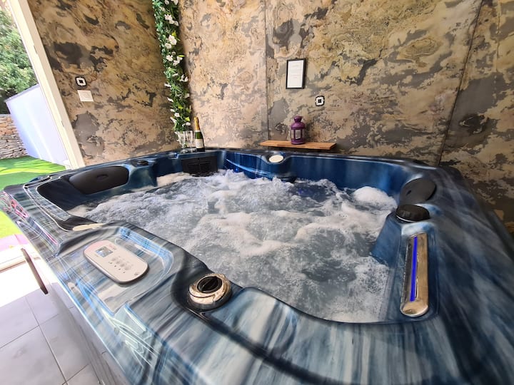 Suite Passion avec jacuzzi privé et love room - Villas à louer à La Ciotat,  Provence-Alpes-Côte d'Azur, France - Airbnb