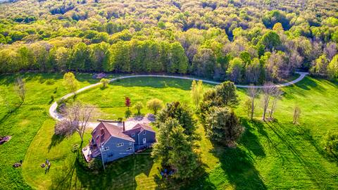 Berkshire Bliss- 6BR/Minutes from Jiminy +38 acres