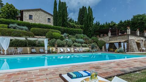 Il Borgo 16, Emma Villas