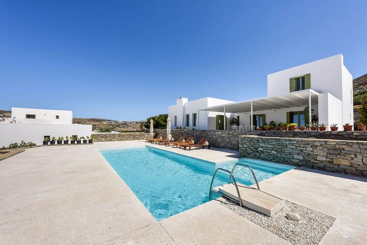 Villa Aktaia, 4 br & private pool close to Parikia gallery image 3