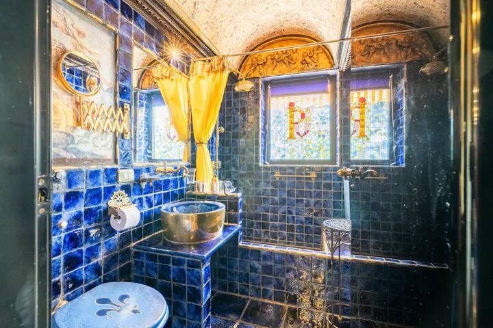 Renaissance & Baroque Apartment with Duomo Views! gallery image 5