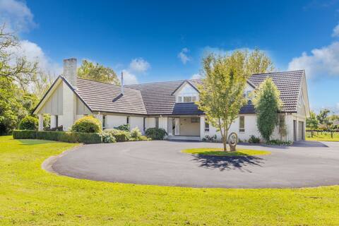 Spacious 8 Bedrooms, light and airy