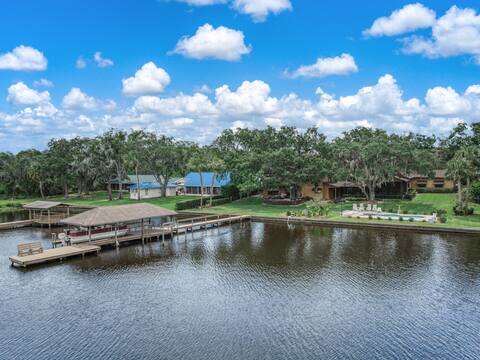 Large Lake Front/Pool Executive Home in Sebring FL