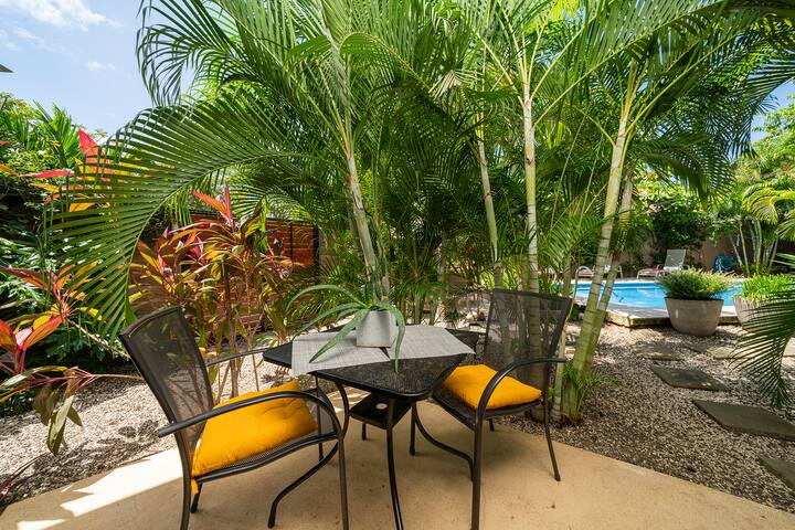 55% OFF 2BR w/ Pool~Daily Service, Walk to Beach