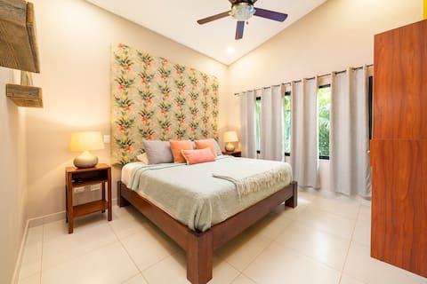 Boutique 2BR w/ Pool~Daily Service, Walk to Beach