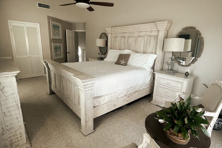 King méretű ágy, saját fürdőszoba és erkély 