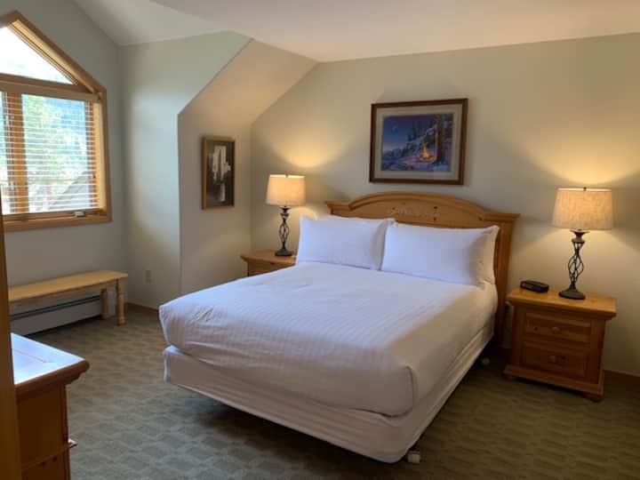 ห้องนอนชั้นสองหมายเลข 3 (ขนาดควีนไซส์) 