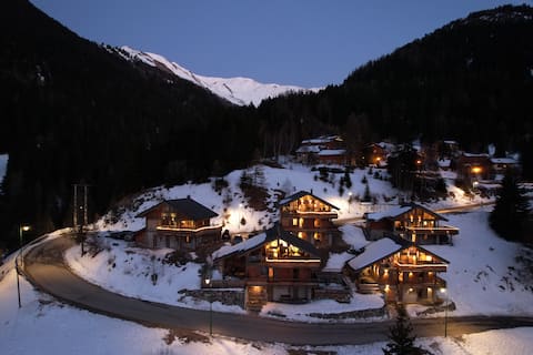 Valfréjus ~ luxury chalet ~ 12 pers
