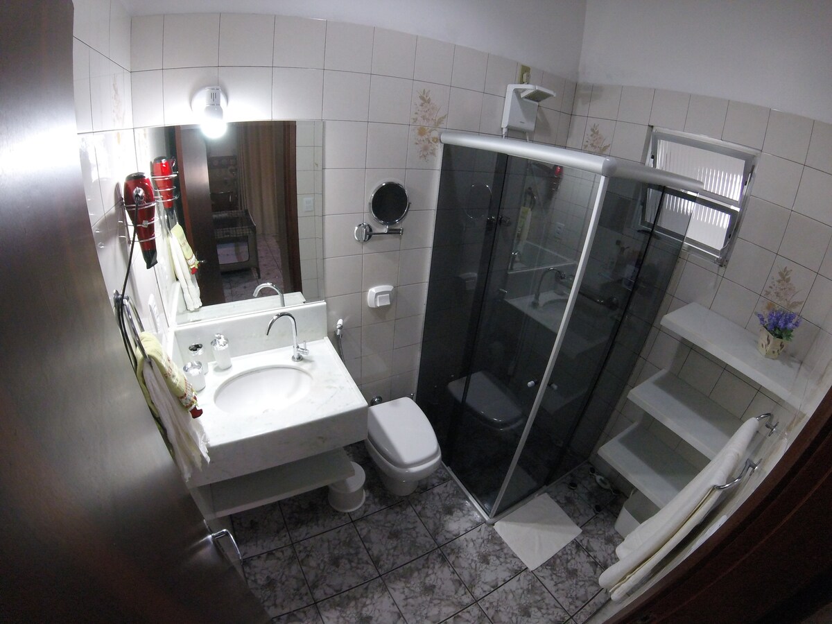  ห้องสวีท 01 - ห้องน้ำ (พร้อมฝักบัวในห้องน้ำ)