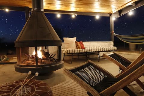 Neptune Moon Lodge - 5 Acres in Joshua Tree