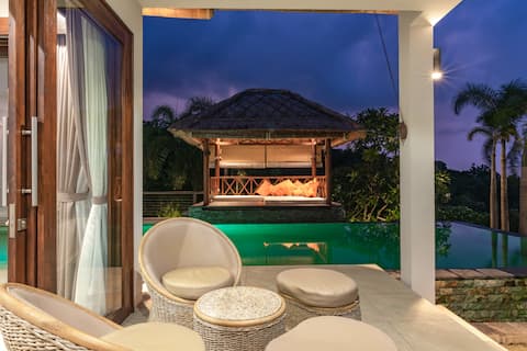 Villa Lakshmi - Luxury Oceanview Villa in Lovina