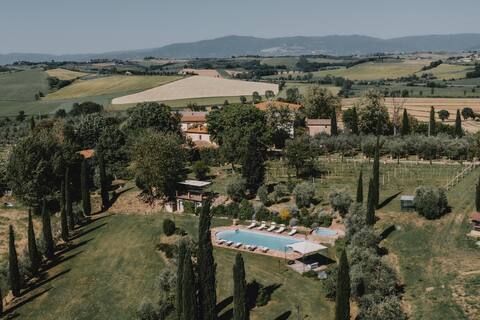 Podere Biagio | Rural Tuscan farmhouse with pool