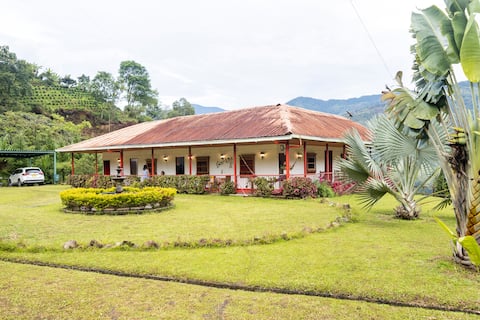 Cozy and traditional Colombian cottage wt 360 view