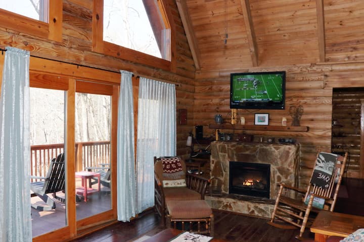Laurelwood Lodge - Sleeps 12 - Hot Tub - Game Room - Lake Lure, NC