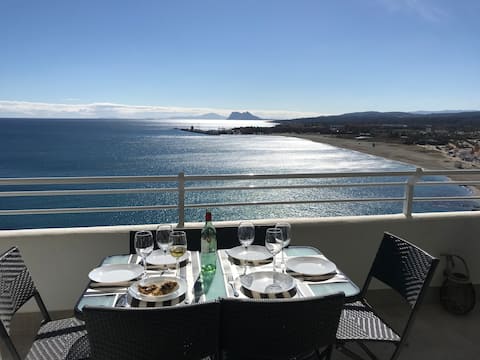 Popular Airbnb listing: Exceptional view Beach at your feet in San Roque