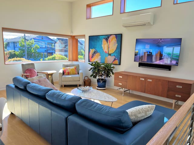 Goldfinch House – Scandinavian Modern Near Beaches