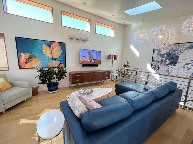 Goldfinch House – Scandinavian Modern Near Beaches gallery image 5