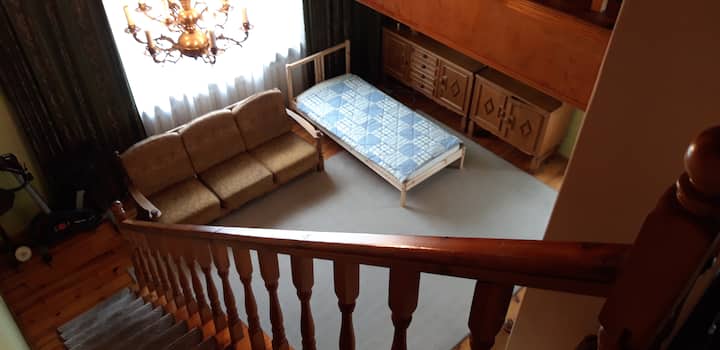 חדר השינה למעלה