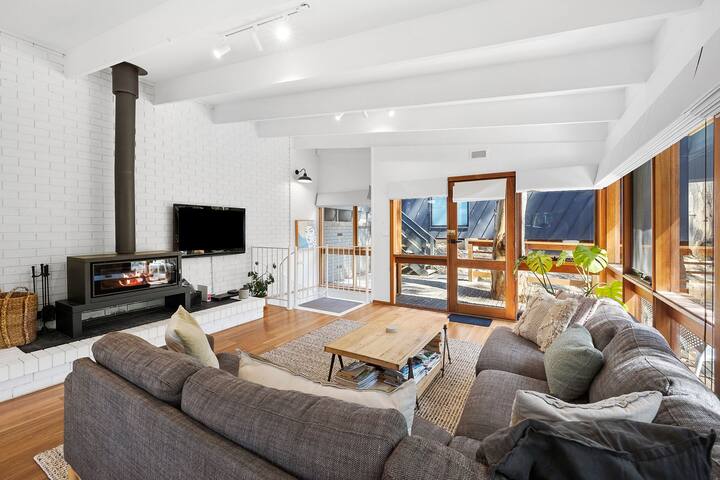 The Nest – Walk to the Beach, Wander to the Falls gallery image 4