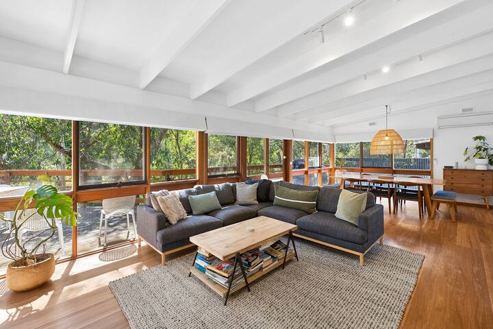 The Nest – Walk to the Beach, Wander to the Falls gallery image 5