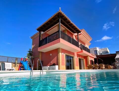 5* Luxury villa: Sea ​​view, jacuzzi & heated pool