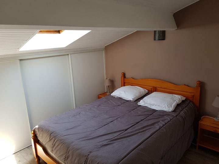 spavaća soba 2 s bračnim krevetom 140 x 190. Bultex madrac