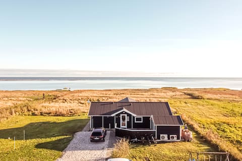 Front-row holiday home – Breathtaking sea view