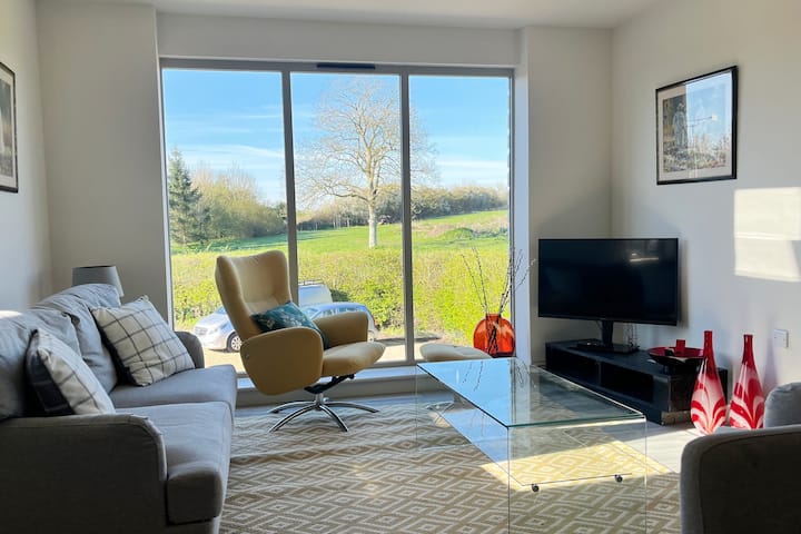 Country Cottages With Access To Indoor Pool & Spa - Corsham