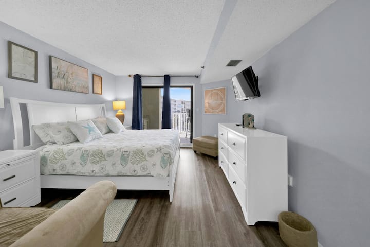 Schlafzimmer 1: Master Suite, Kingsize-Bett & eigenes Badezimmer