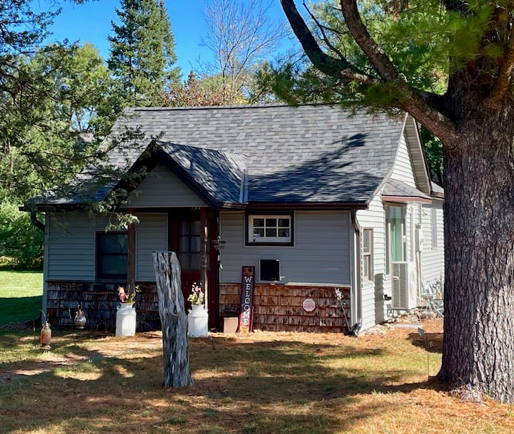 Our Cozy Christmas Cottage < At Home in the Wildwood