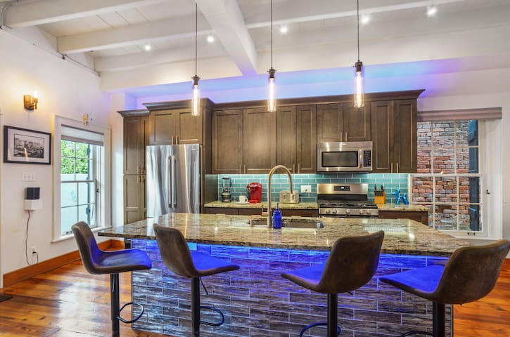 Marigny Gem 1800 sf + private yard_24-NSTR-18701