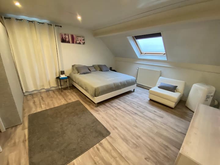 bedroom 3 master suite with 180cm bed