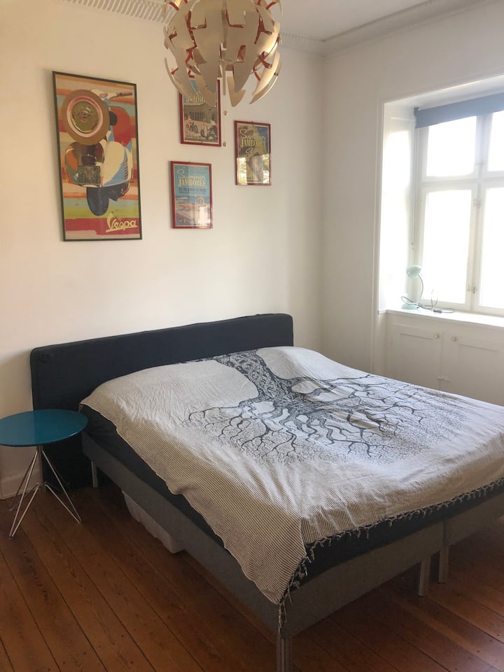 Dormitorio con  cama 180 x 200