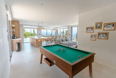 Popular Airbnb listing: Luxurious villa with 180° sea view, swim-pool +SPA in Roquebrune Sur Argens