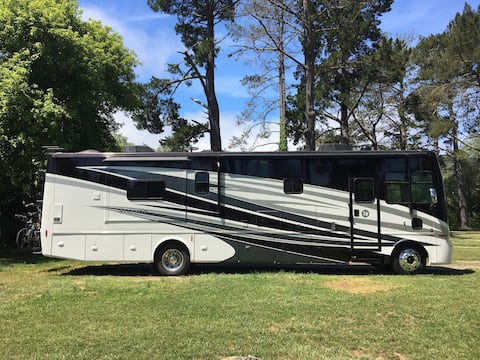 Beautiful 2017 Luxury Tiffin Allegro Motorhome