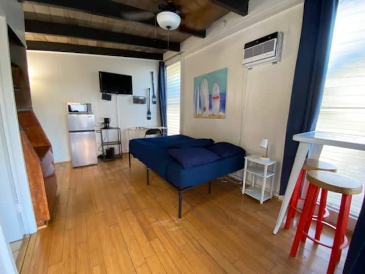 Beachy Waikiki Studio G, 30-day Minimum Stay - Honolulu
